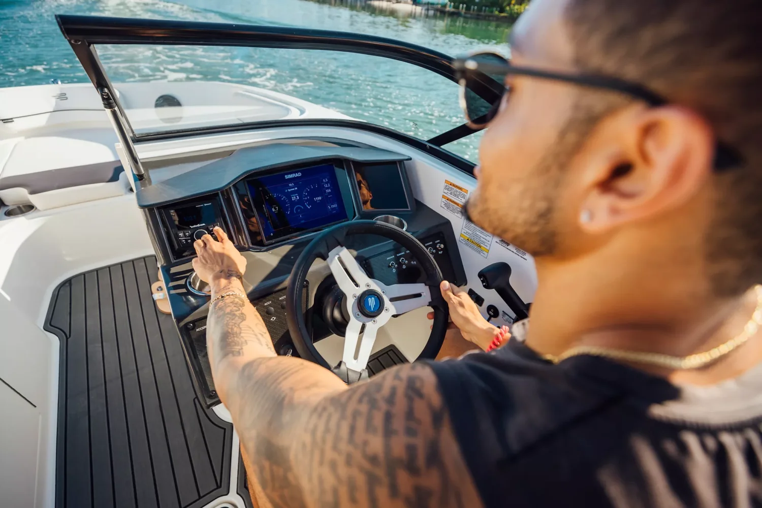 2025 Bayliner VR6 Outboard Image Thumbnail #3