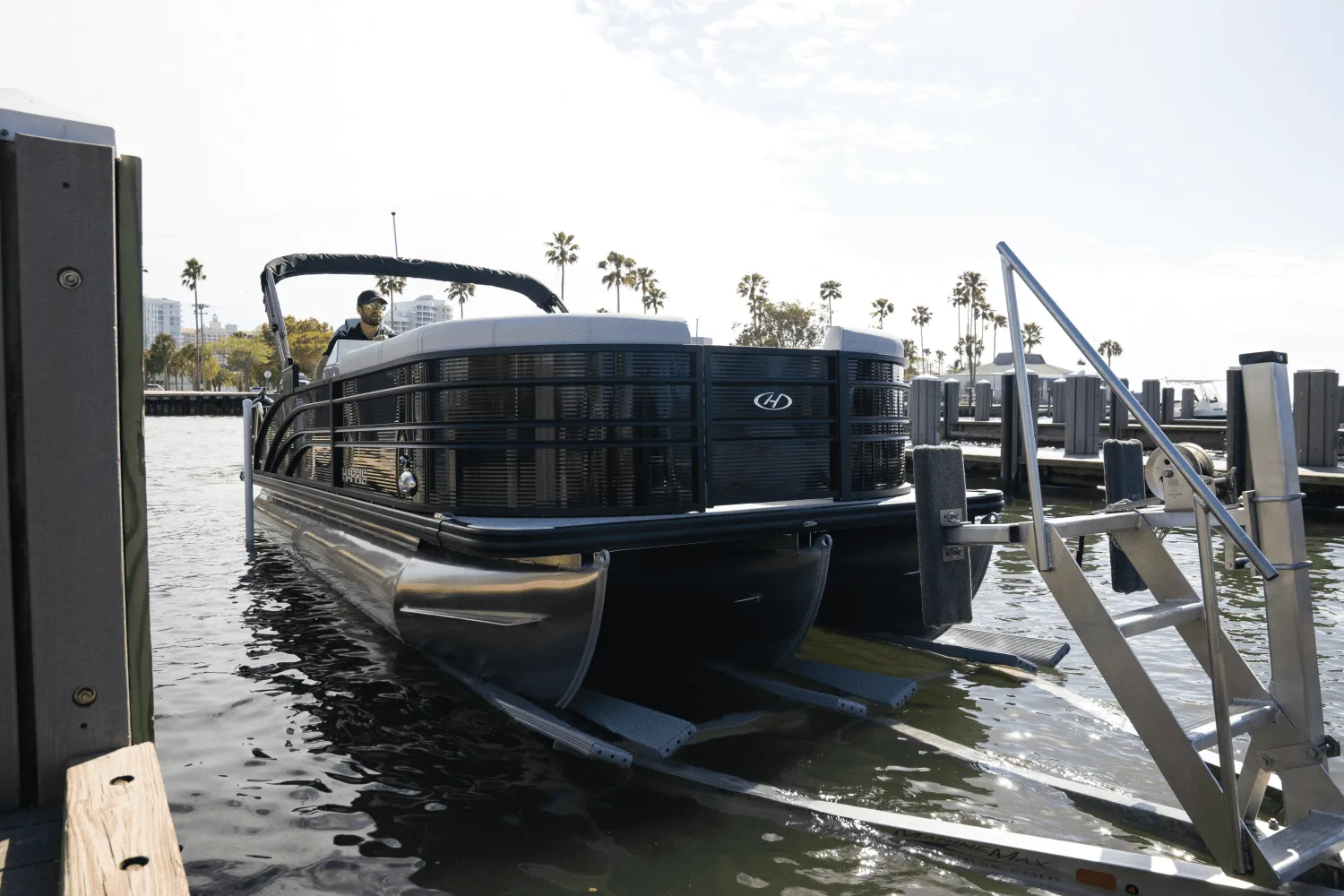 2025 Harris Sunliner 230 Image Thumbnail #12