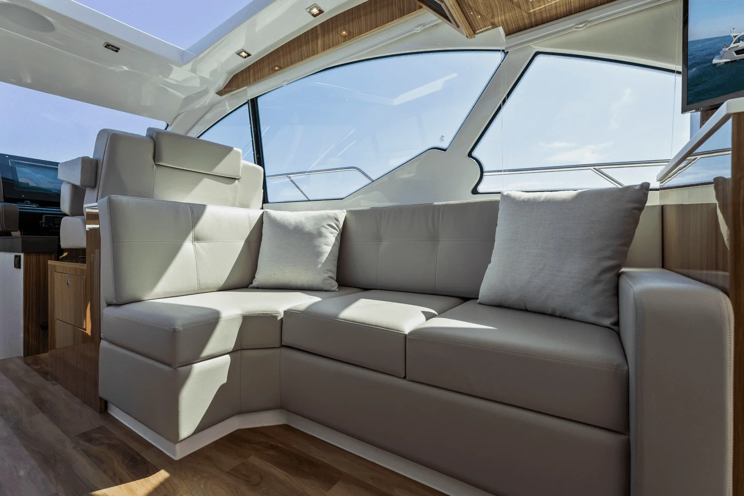 2026 Cruisers Yachts 50 Cantius Image Thumbnail #96