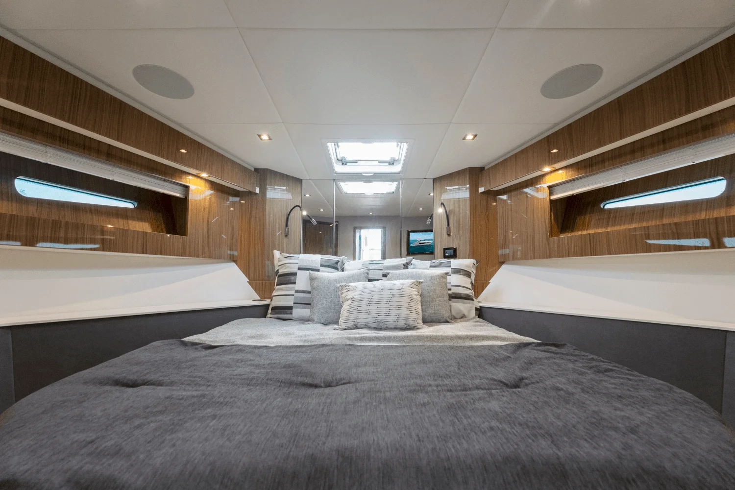 2026 Cruisers Yachts 50 Cantius Image Thumbnail #48