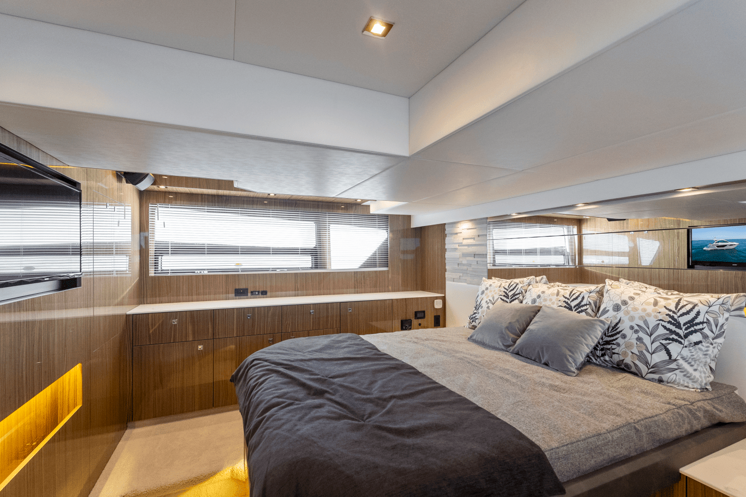 2026 Cruisers Yachts 50 Cantius Image Thumbnail #50