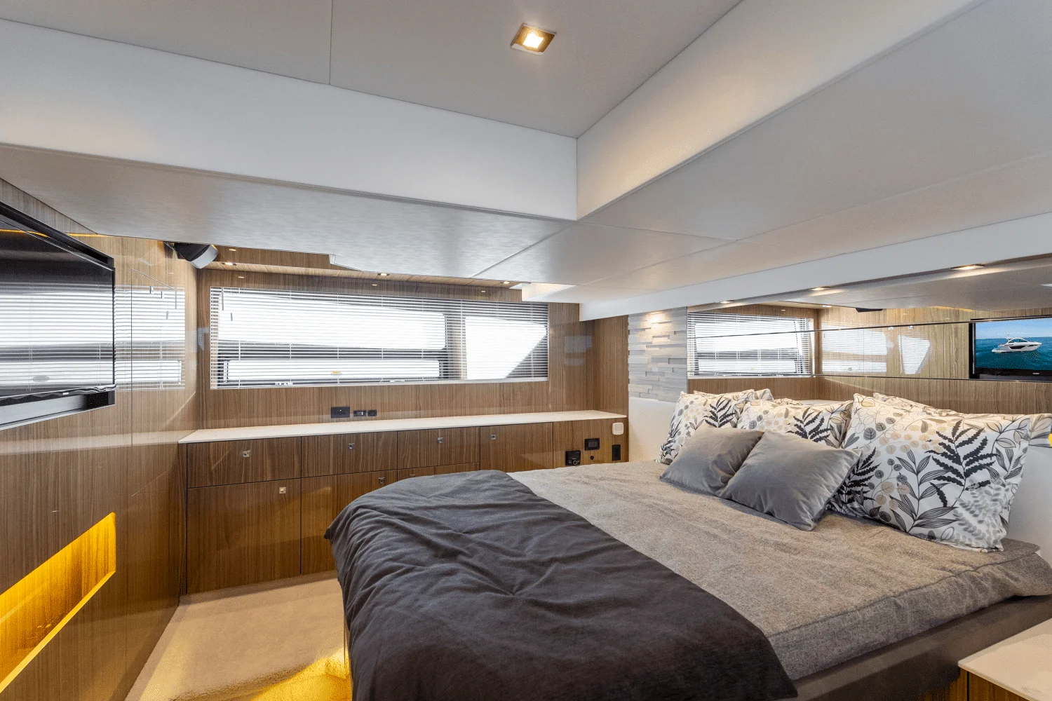 2026 Cruisers Yachts 50 Cantius Image Thumbnail #50