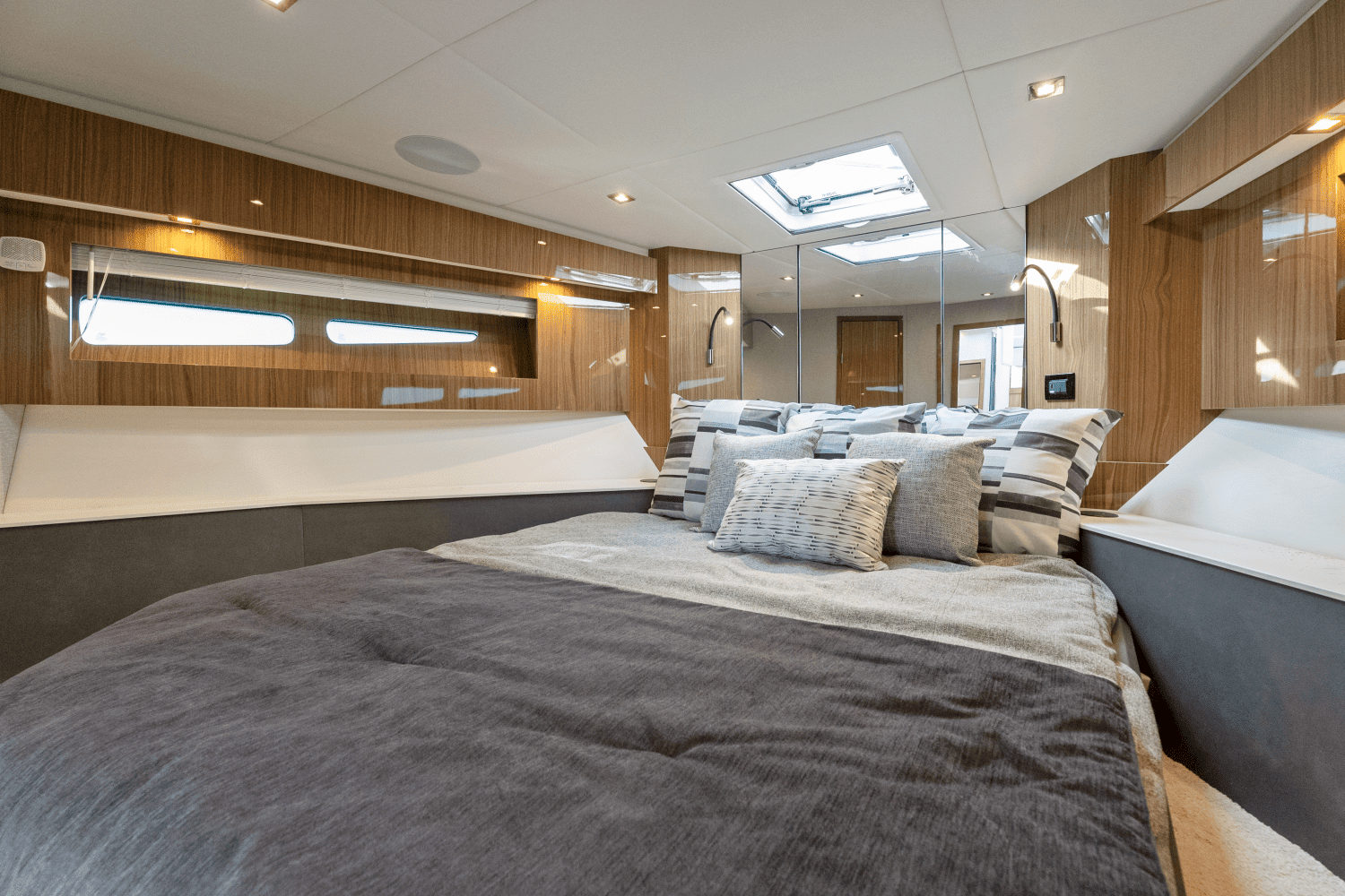 2026 Cruisers Yachts 50 Cantius Image Thumbnail #75