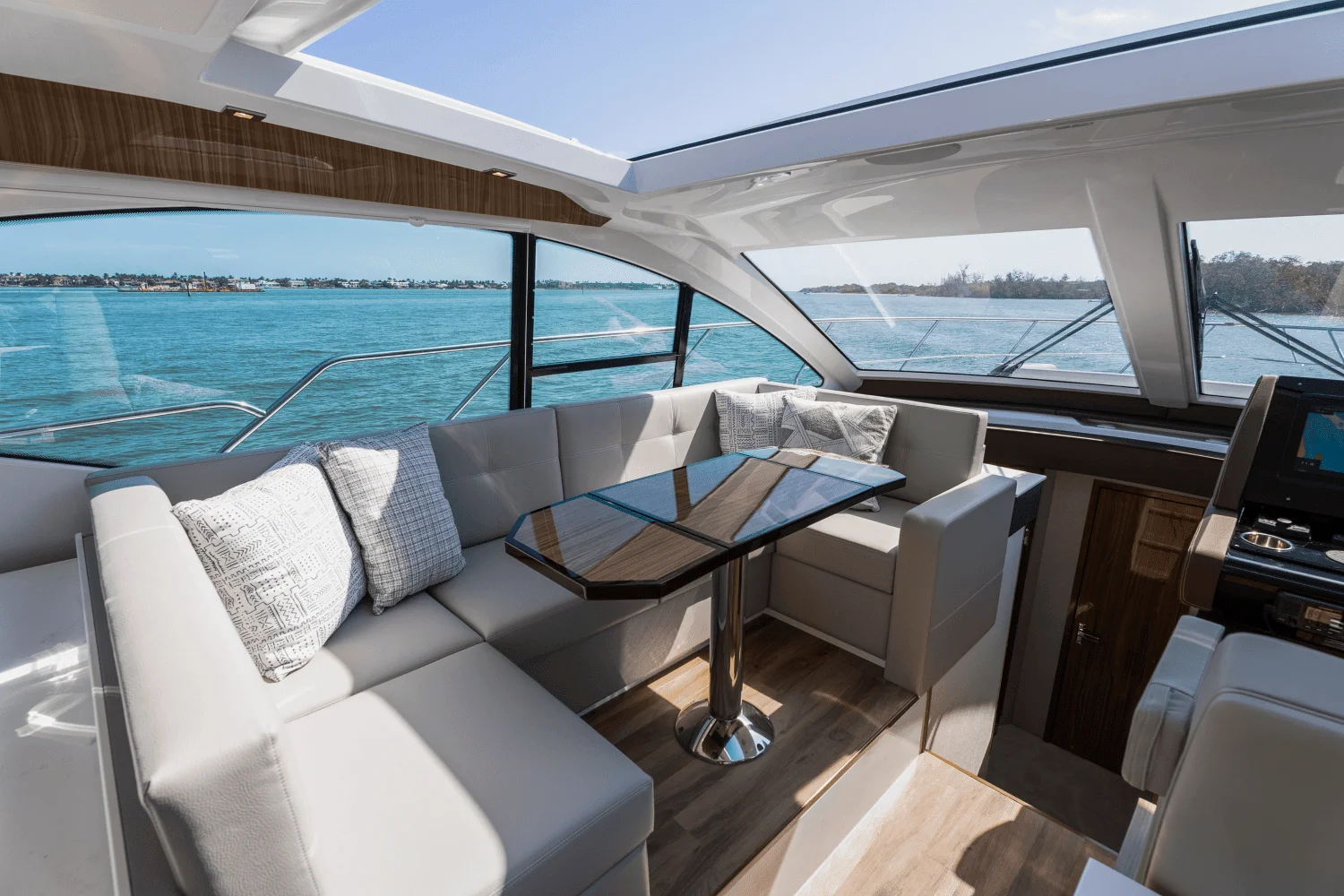 2026 Cruisers Yachts 50 Cantius Image Thumbnail #90