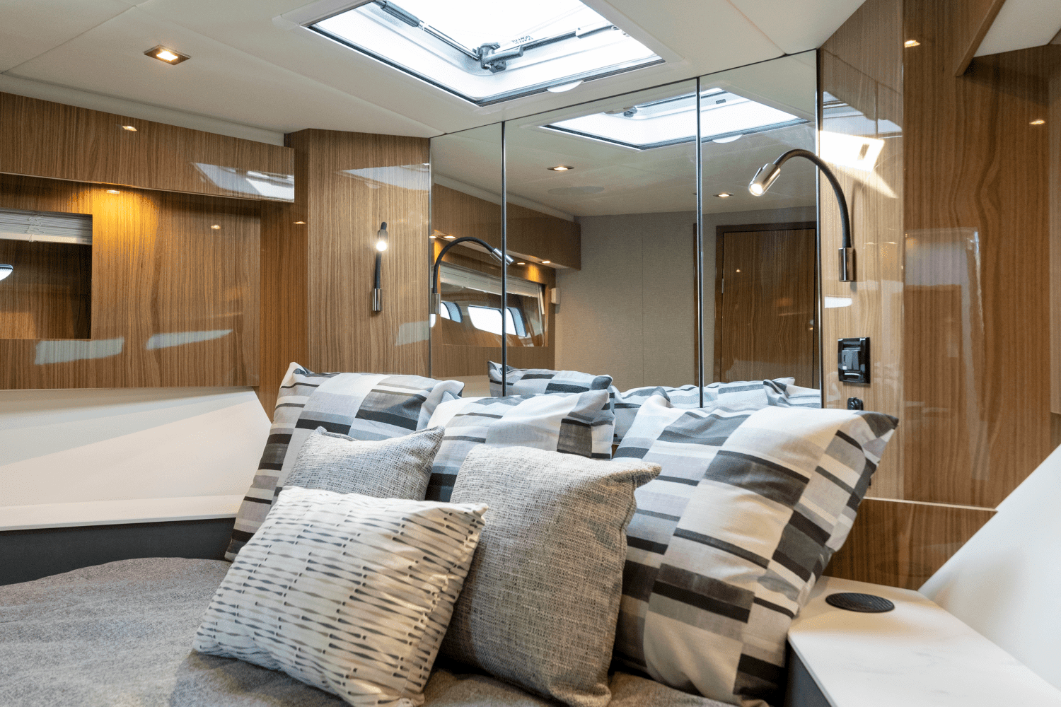 2026 Cruisers Yachts 50 Cantius Image Thumbnail #76