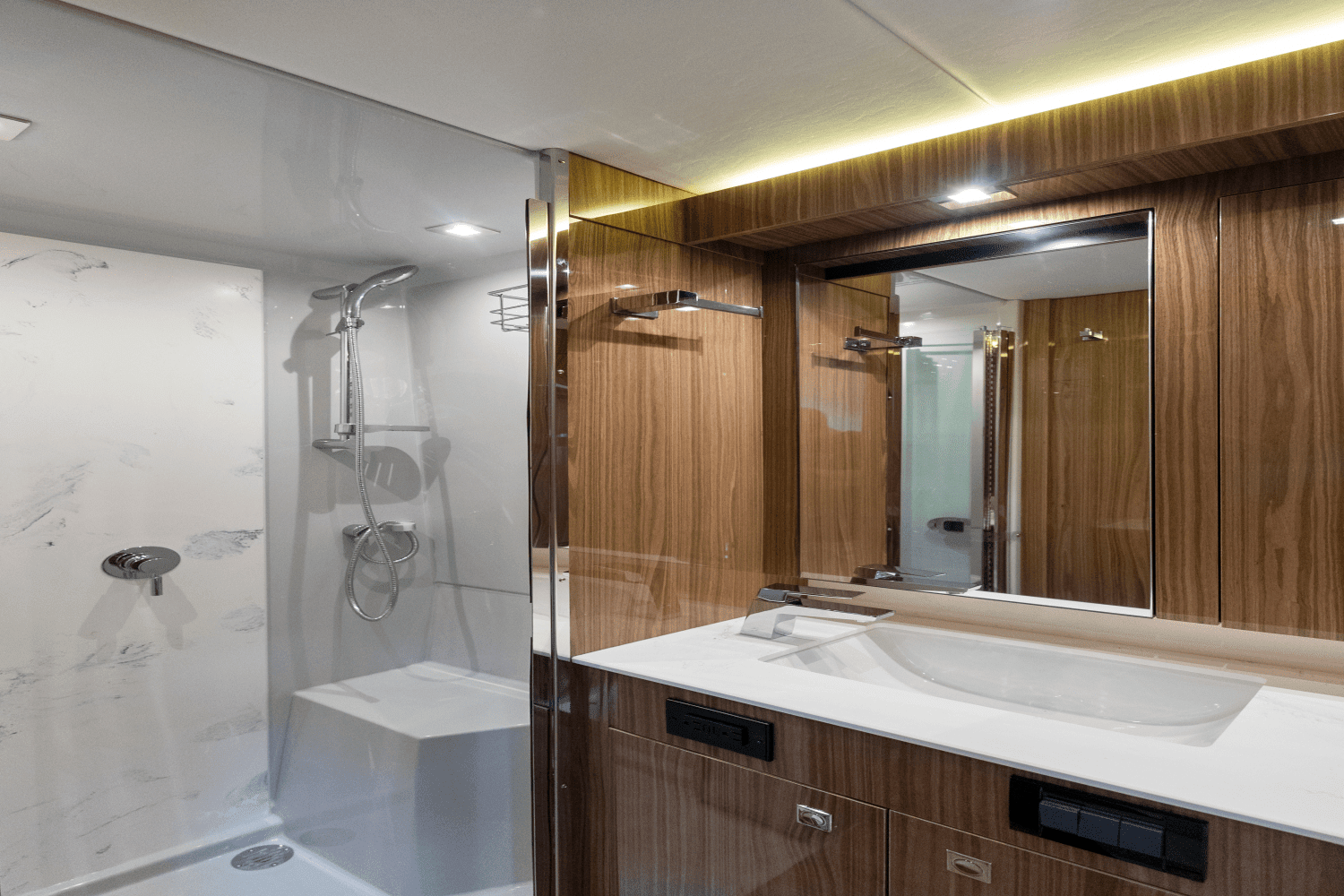 2026 Cruisers Yachts 50 Cantius Image Thumbnail #58