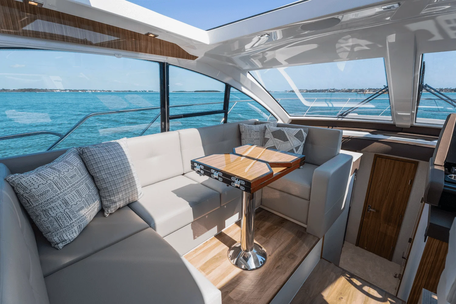 2026 Cruisers Yachts 50 Cantius Image Thumbnail #92