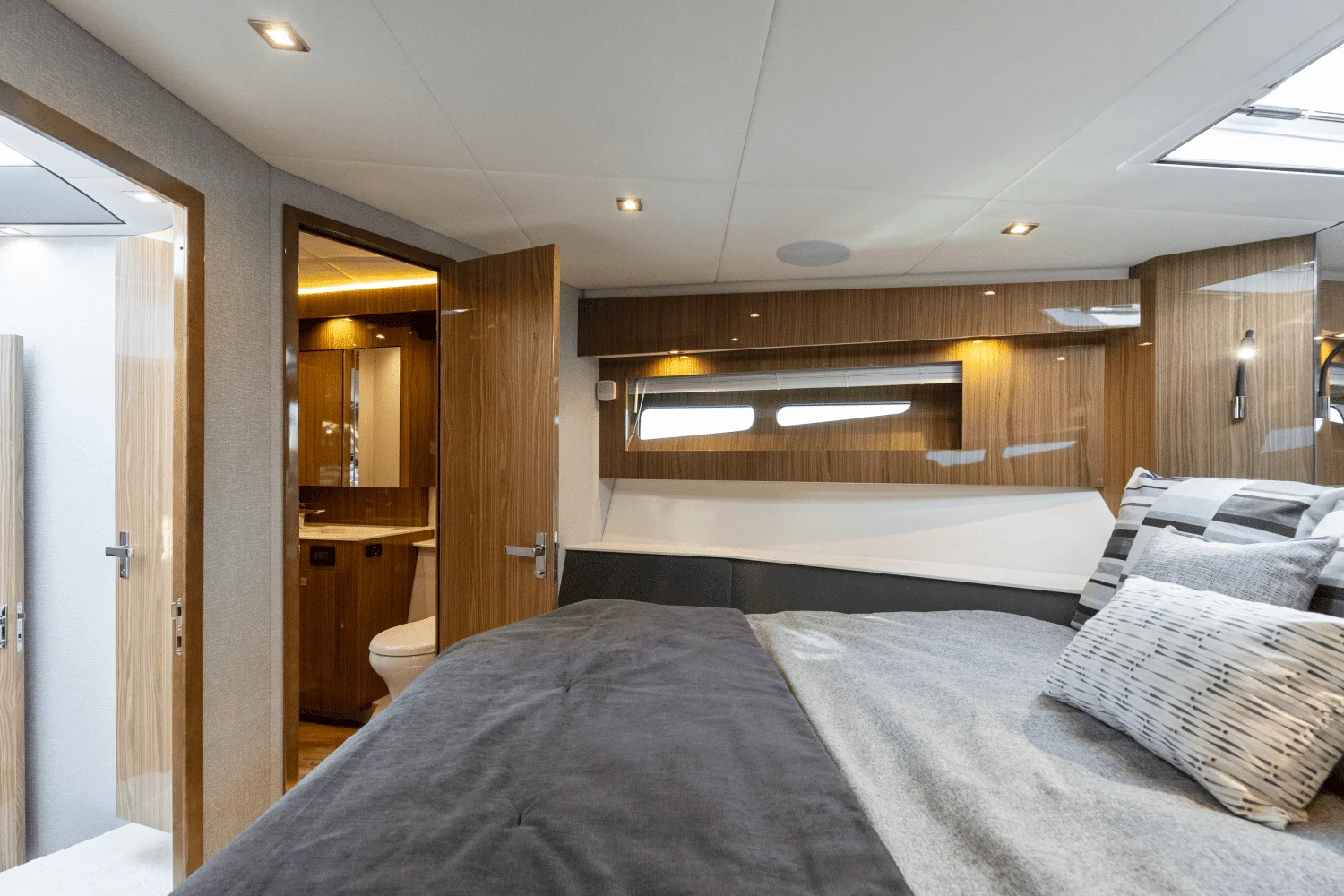 2026 Cruisers Yachts 50 Cantius Image Thumbnail #73