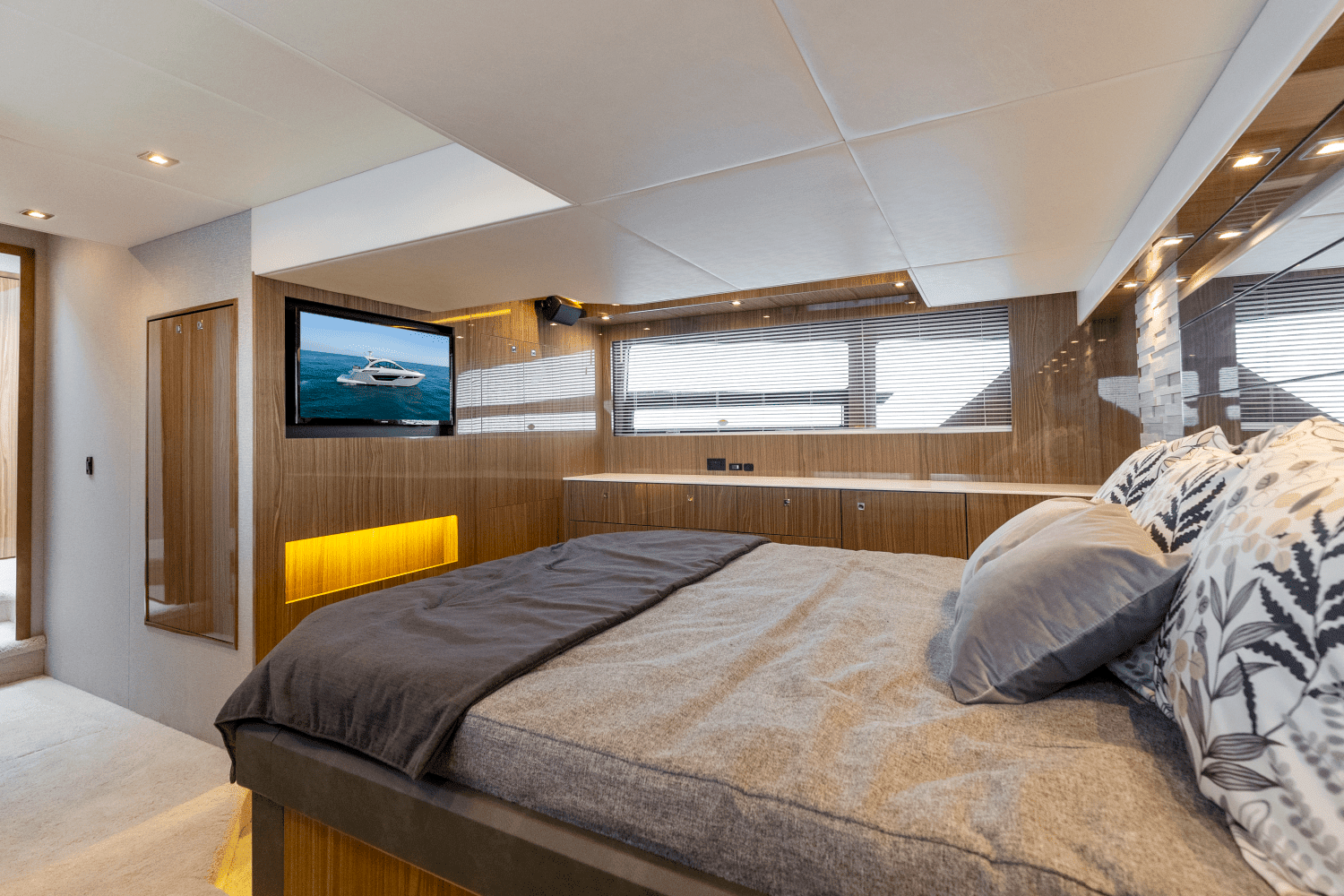 2026 Cruisers Yachts 50 Cantius Image Thumbnail #54