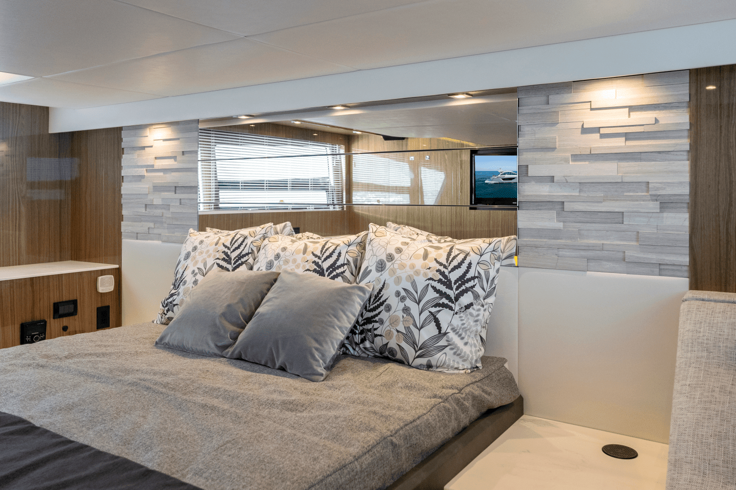 2026 Cruisers Yachts 50 Cantius Image Thumbnail #51