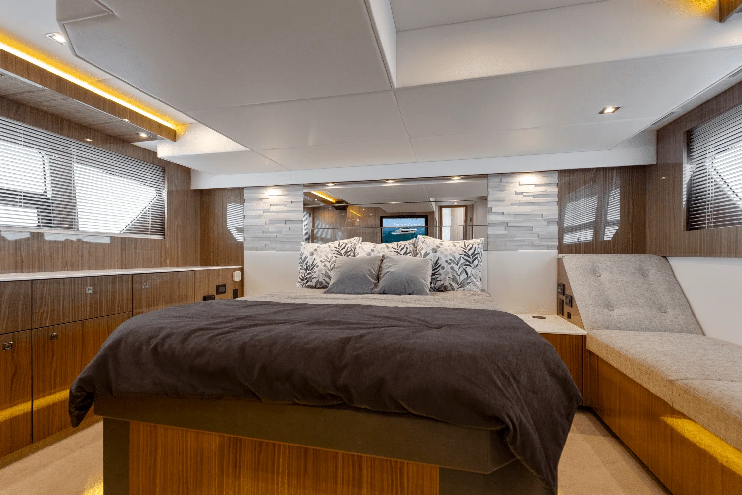 2026 Cruisers Yachts 50 Cantius Image Thumbnail #69