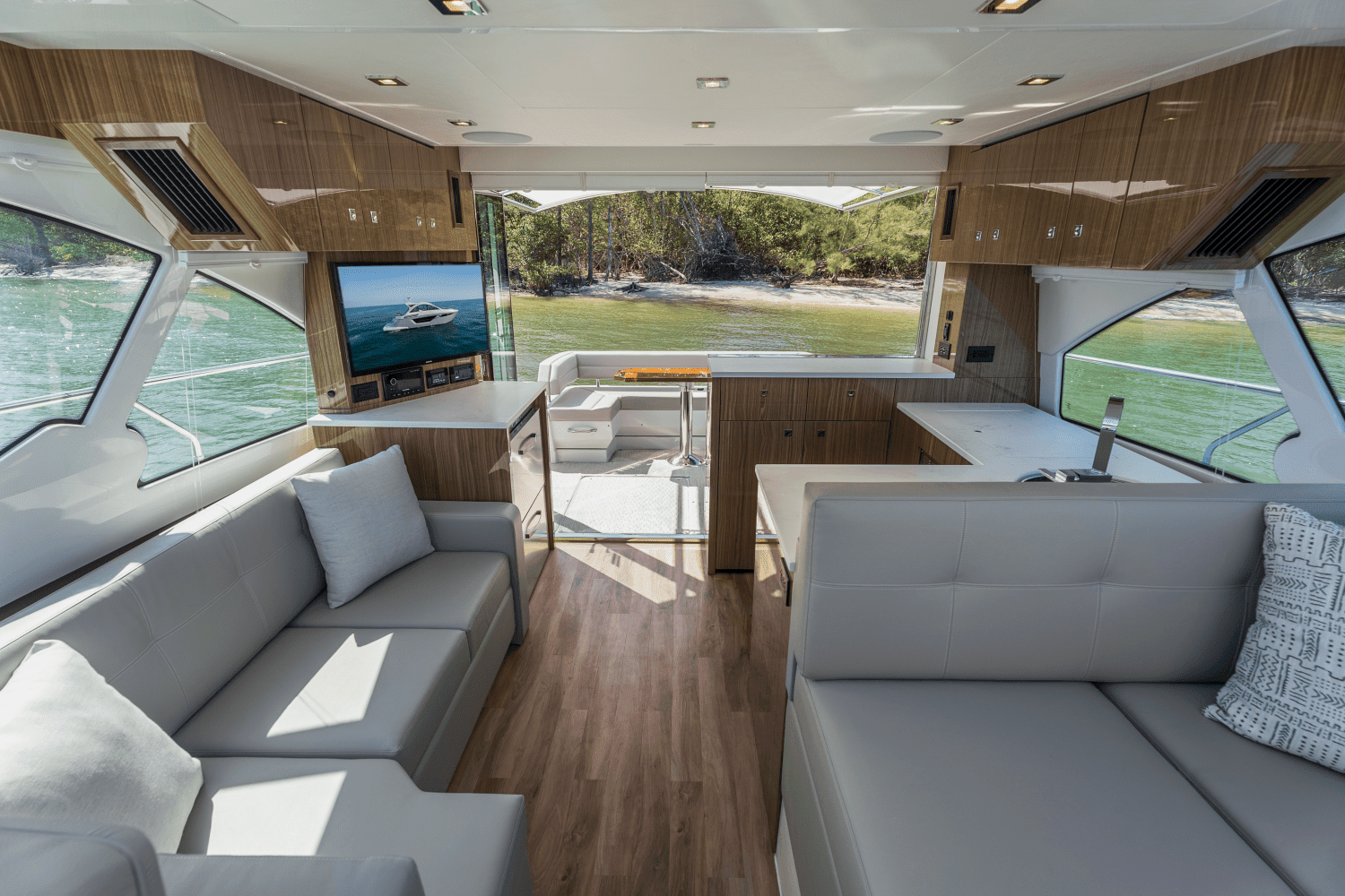 2026 Cruisers Yachts 50 Cantius Image Thumbnail #95