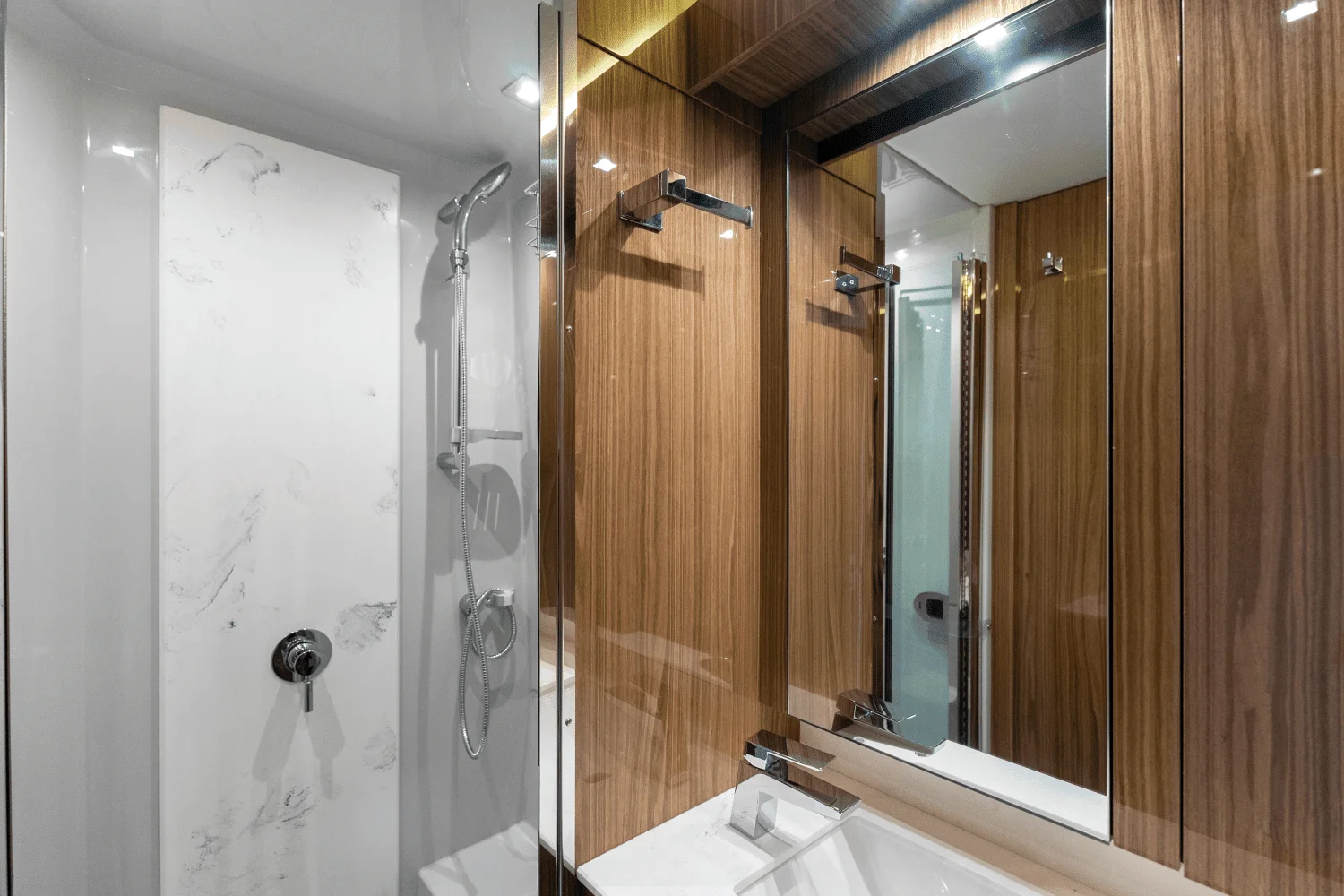 2026 Cruisers Yachts 50 Cantius Image Thumbnail #60