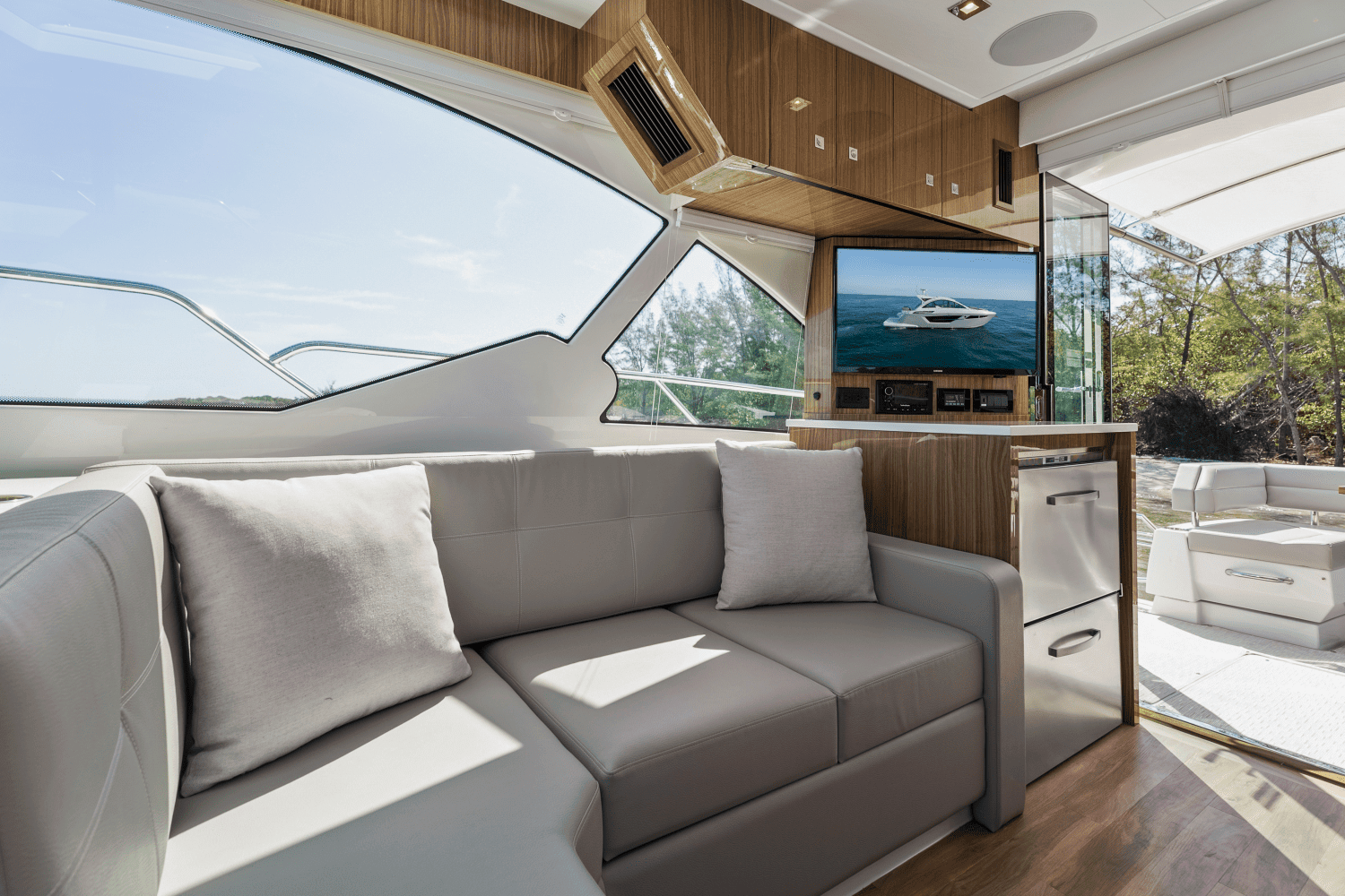 2026 Cruisers Yachts 50 Cantius Image Thumbnail #97