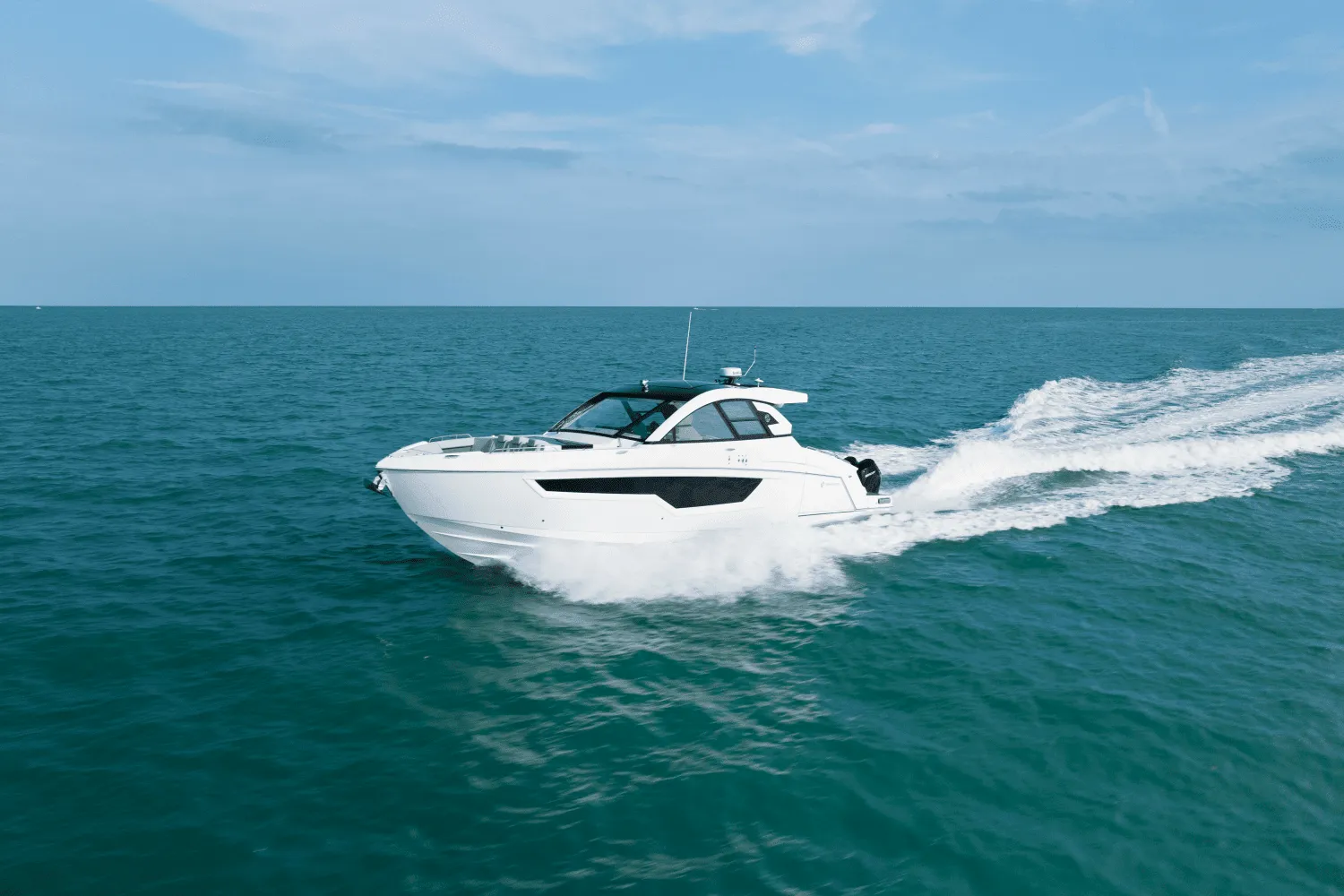 2025 Cruisers Yachts 50 GLS Outboard