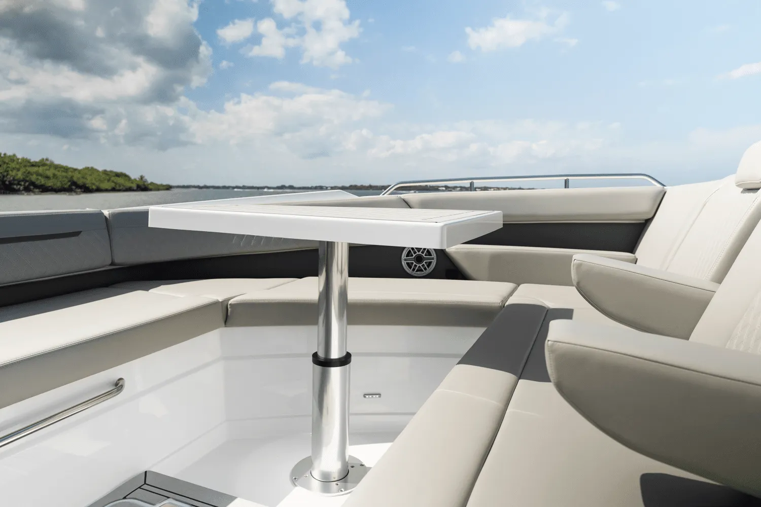 2026 Cruisers Yachts 50 GLS Outboard Image Thumbnail #82