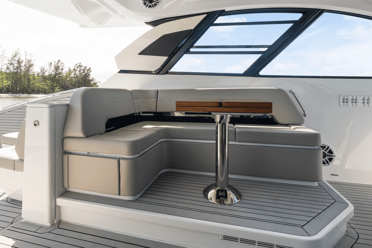 2026 Cruisers Yachts 50 GLS Outboard Image Thumbnail #88