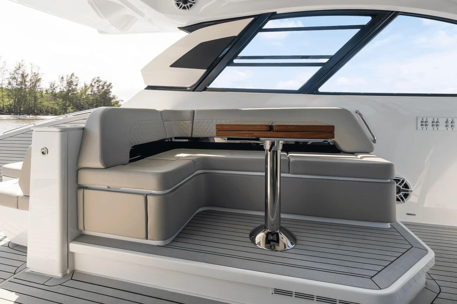 2026 Cruisers Yachts 50 GLS Outboard Image Thumbnail #88