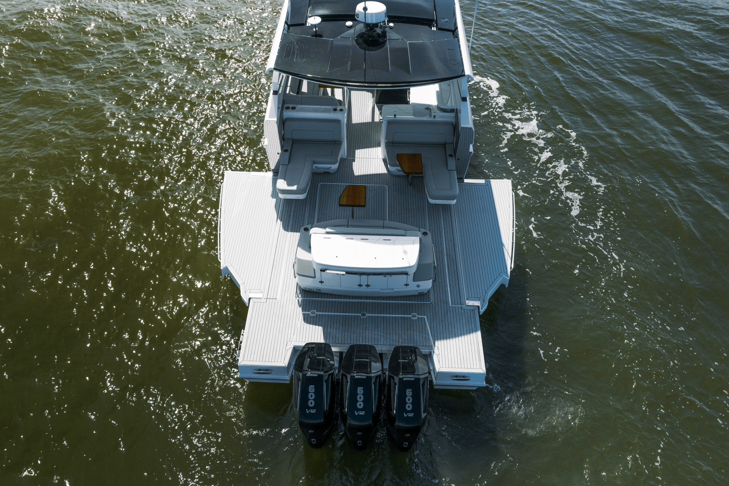 2026 Cruisers Yachts 50 GLS Outboard Image Thumbnail #20