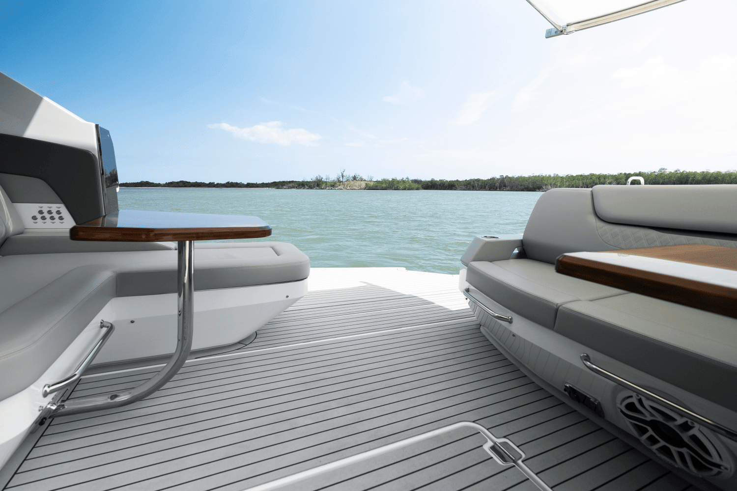 2026 Cruisers Yachts 50 GLS Outboard Image Thumbnail #75