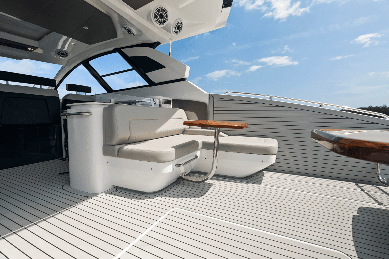 2026 Cruisers Yachts 50 GLS Outboard Image Thumbnail #55