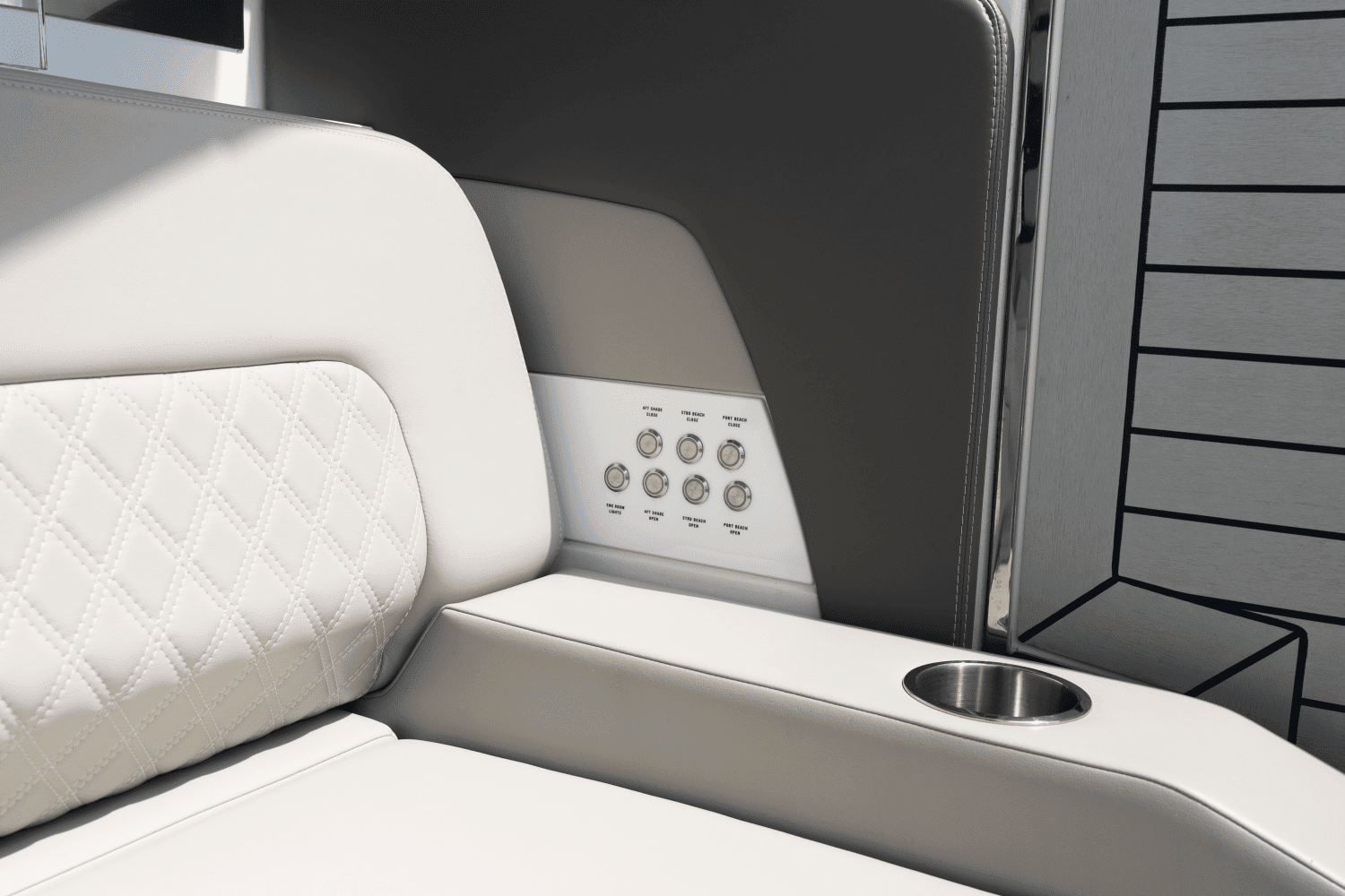 2026 Cruisers Yachts 50 GLS Outboard Image Thumbnail #56