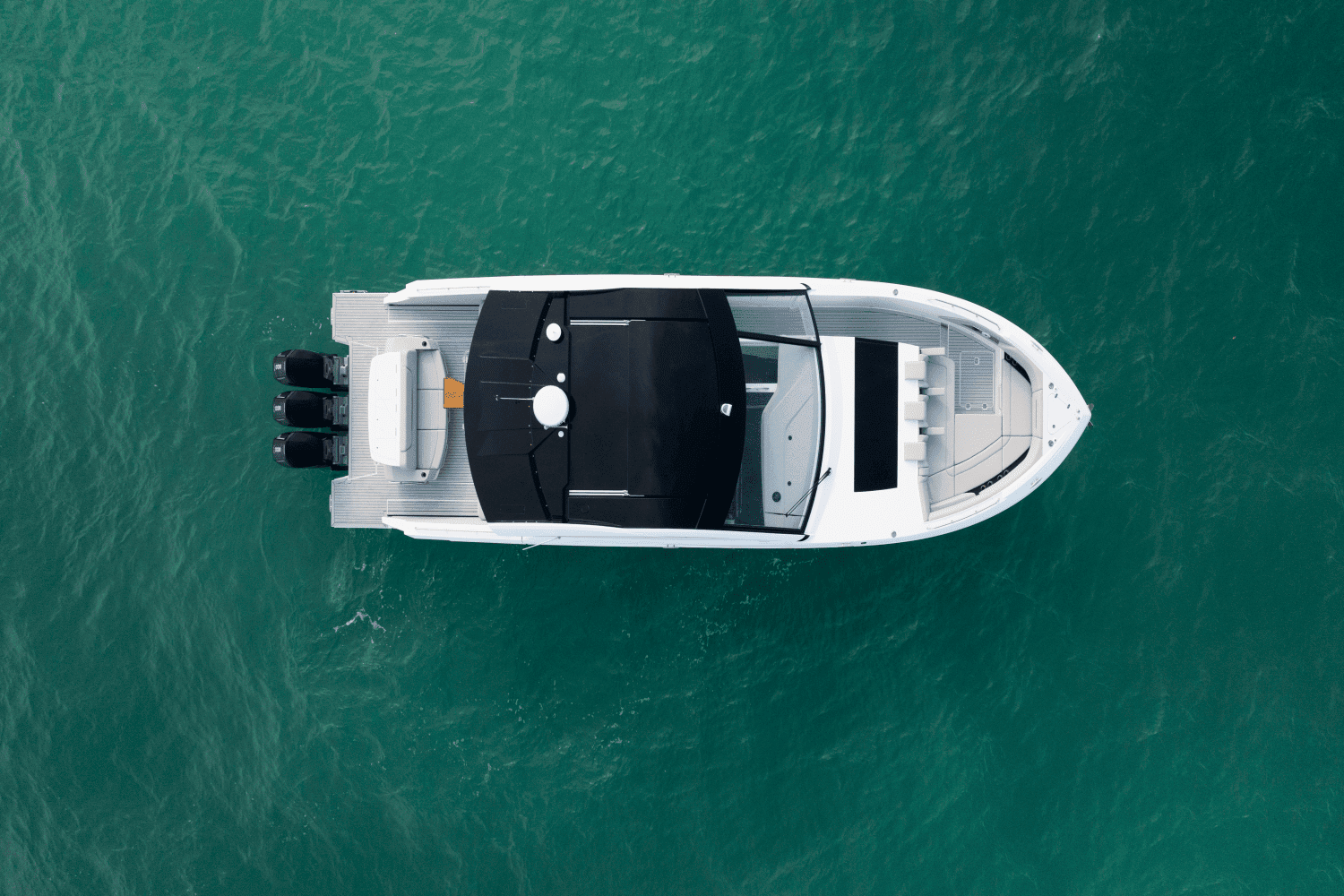 2026 Cruisers Yachts 50 GLS Outboard Image Thumbnail #16