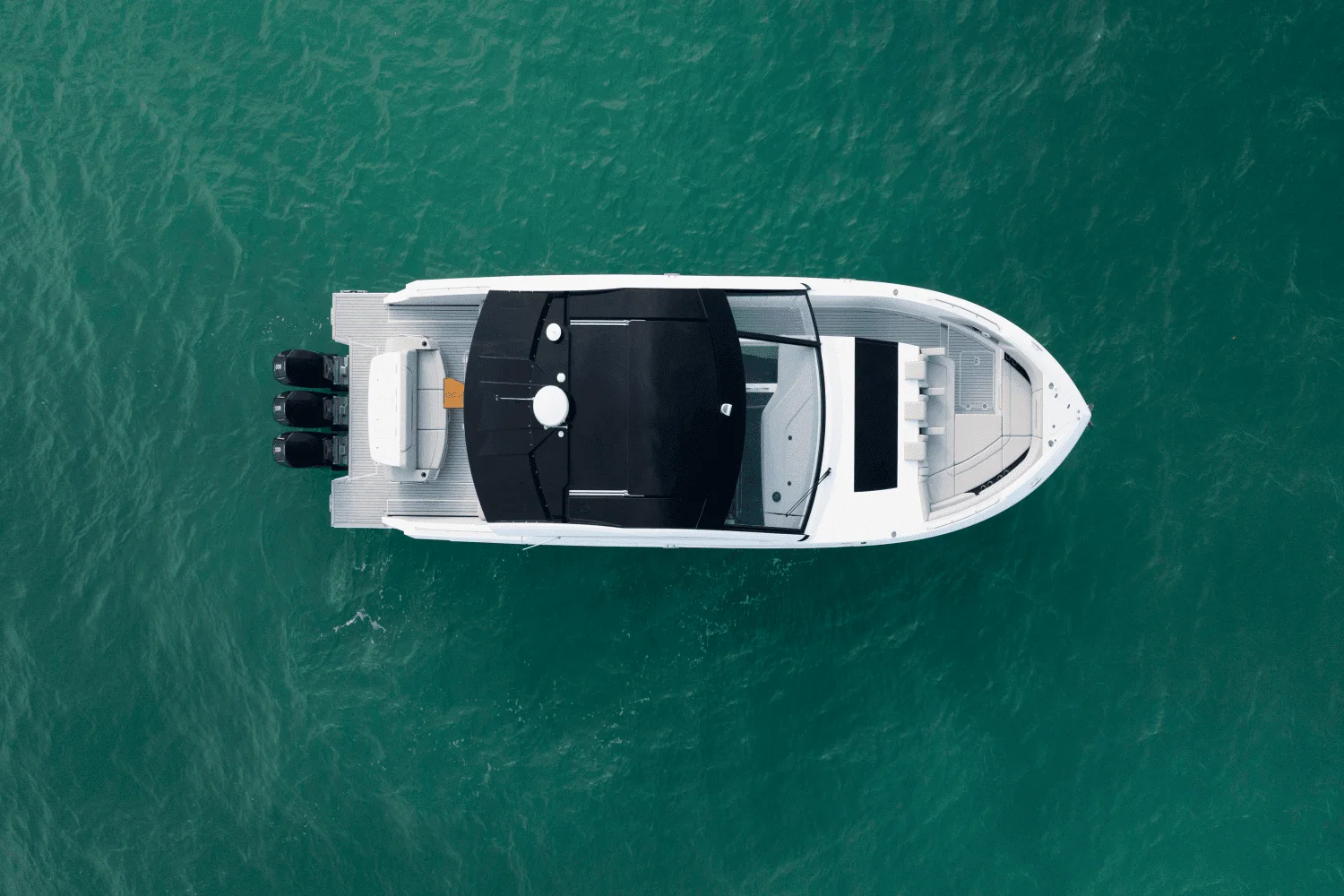 2026 Cruisers Yachts 50 GLS Outboard Image Thumbnail #16