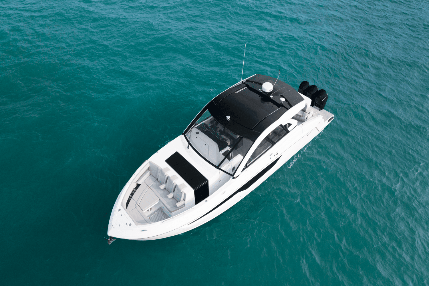 2026 Cruisers Yachts 50 GLS Outboard Image Thumbnail #12