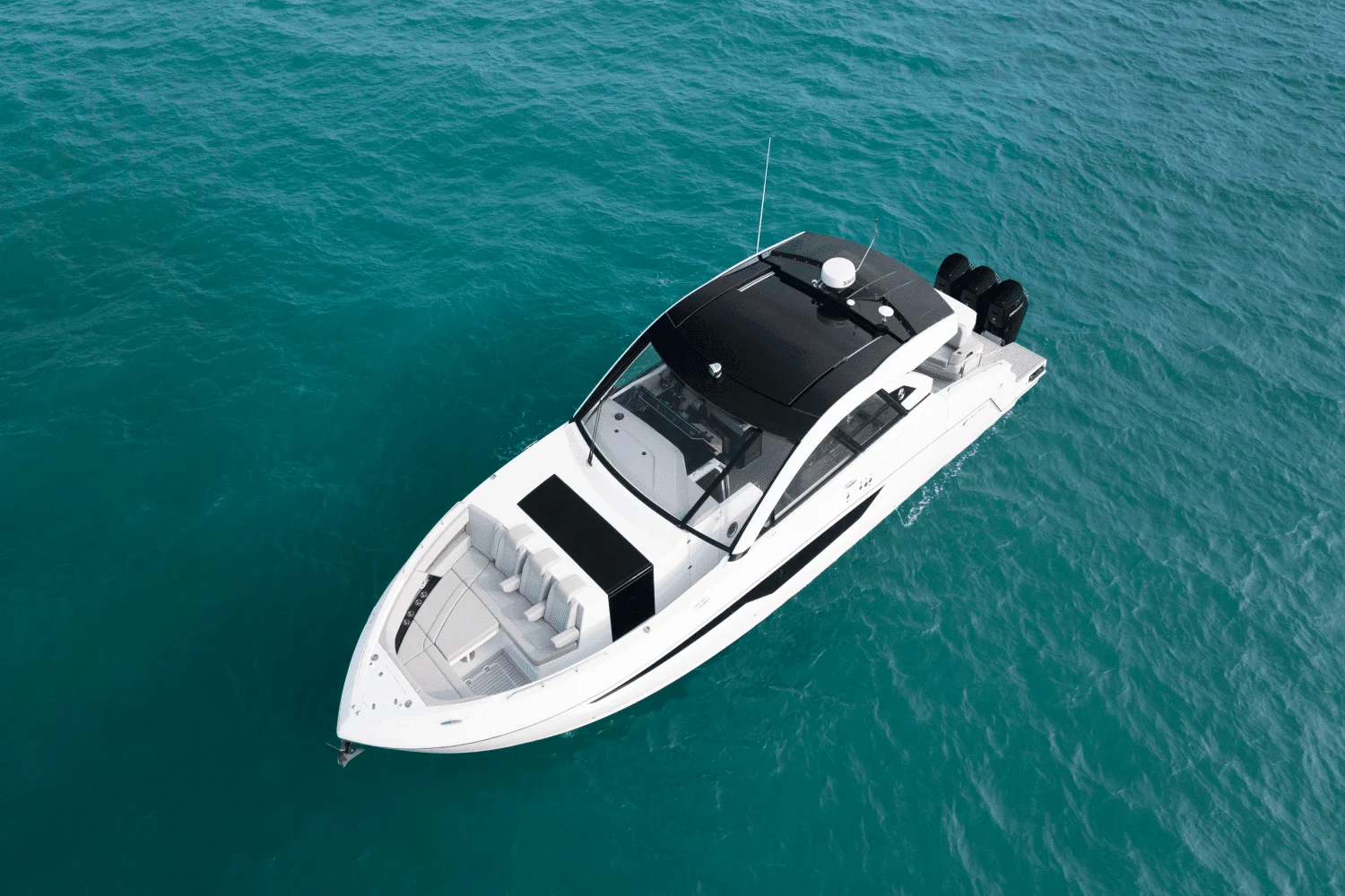 2026 Cruisers Yachts 50 GLS Outboard Image Thumbnail #12