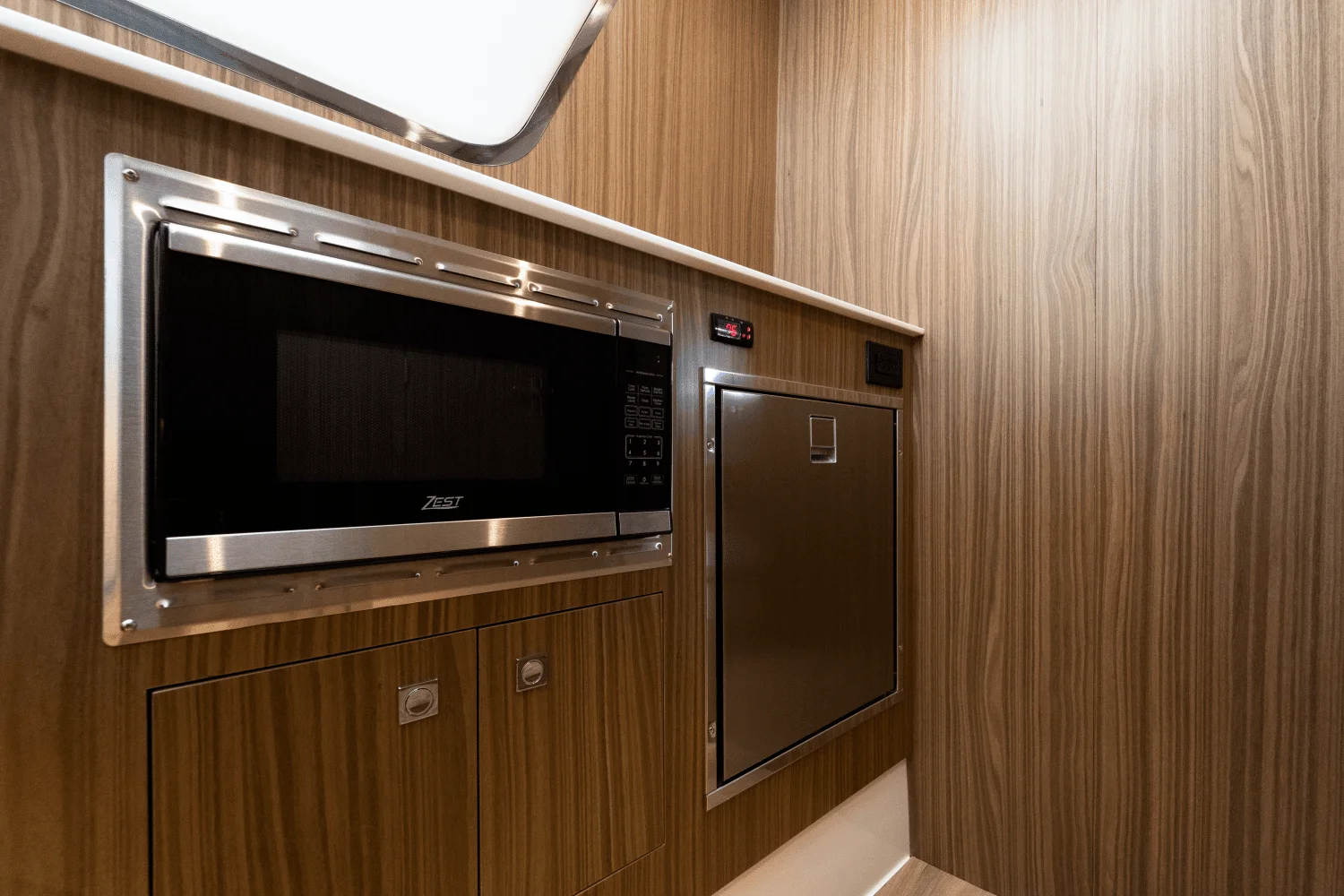 2026 Cruisers Yachts 50 GLS Outboard Image Thumbnail #27