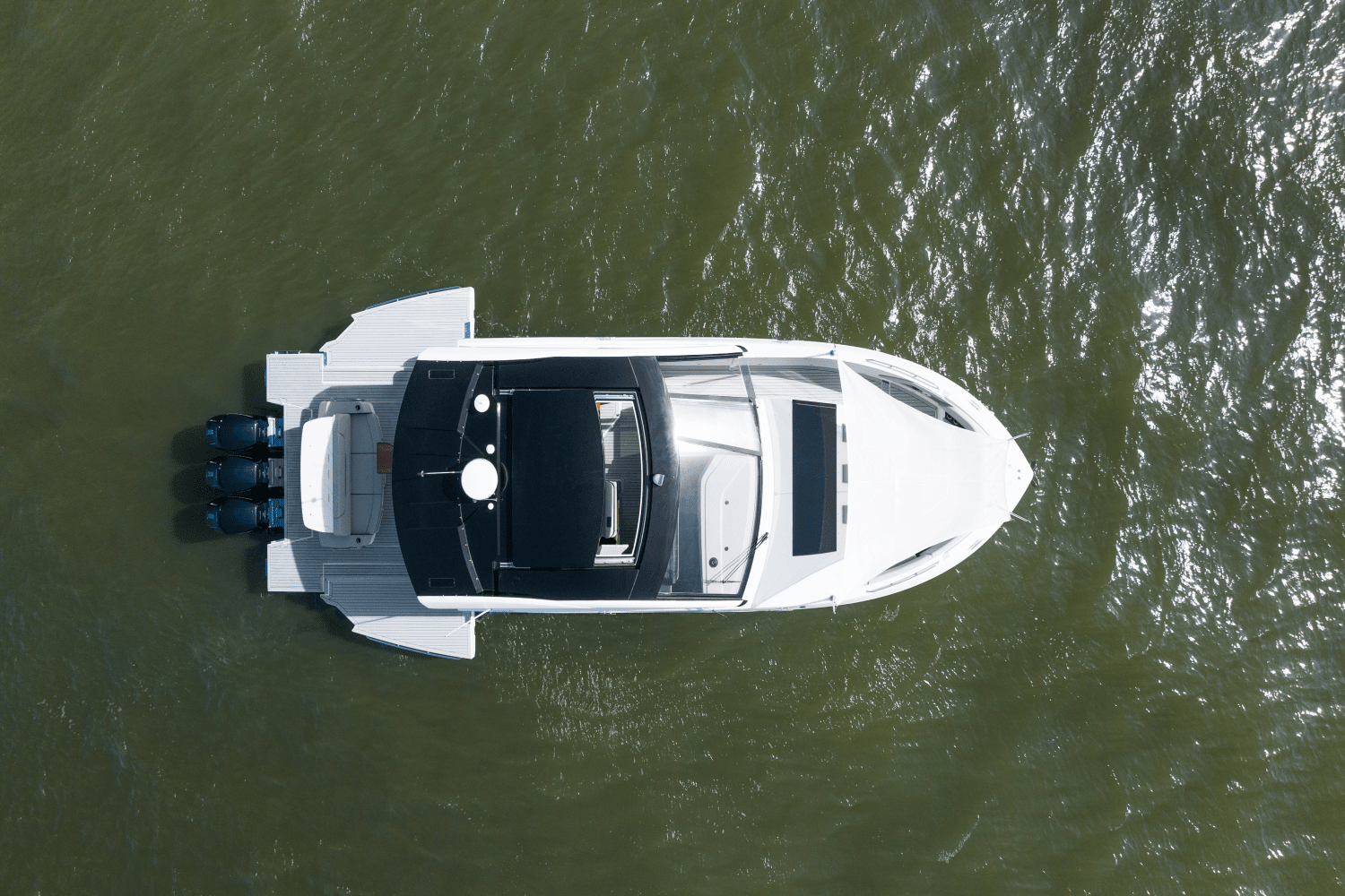 2026 Cruisers Yachts 50 GLS Outboard Image Thumbnail #17