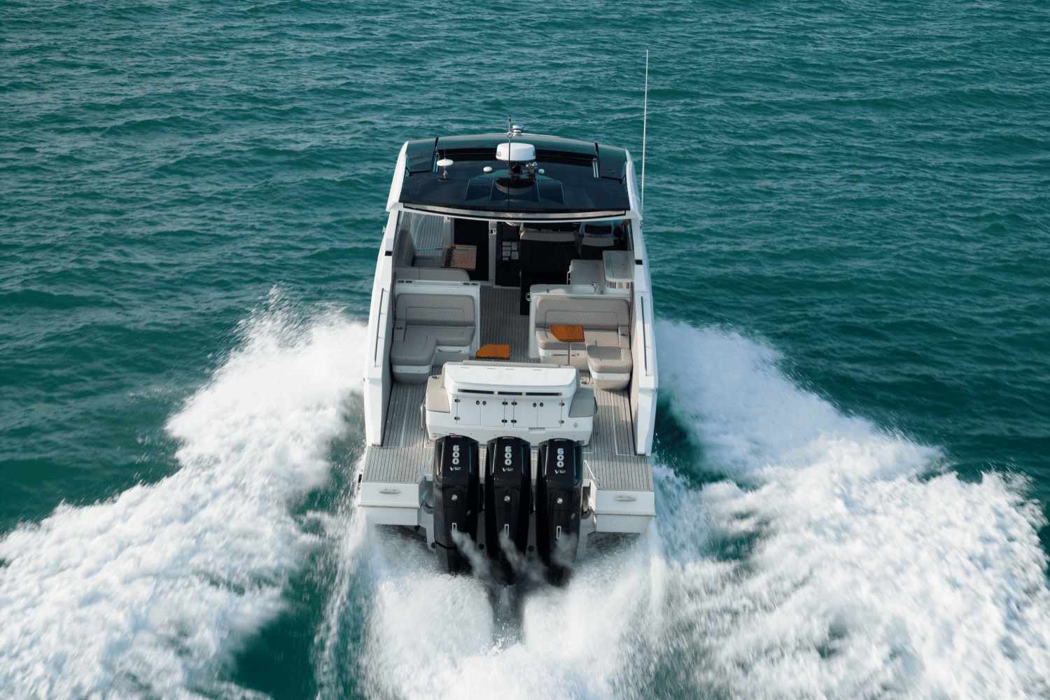 2026 Cruisers Yachts 50 GLS Outboard Image Thumbnail #5