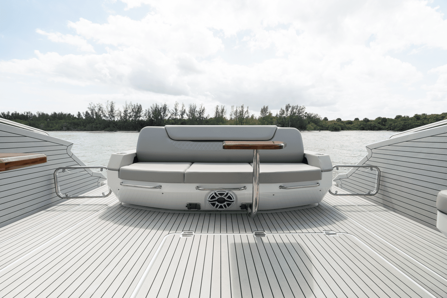 2026 Cruisers Yachts 50 GLS Outboard Image Thumbnail #50