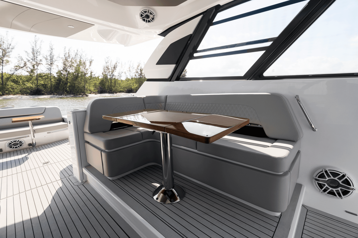 2026 Cruisers Yachts 50 GLS Outboard Image Thumbnail #89