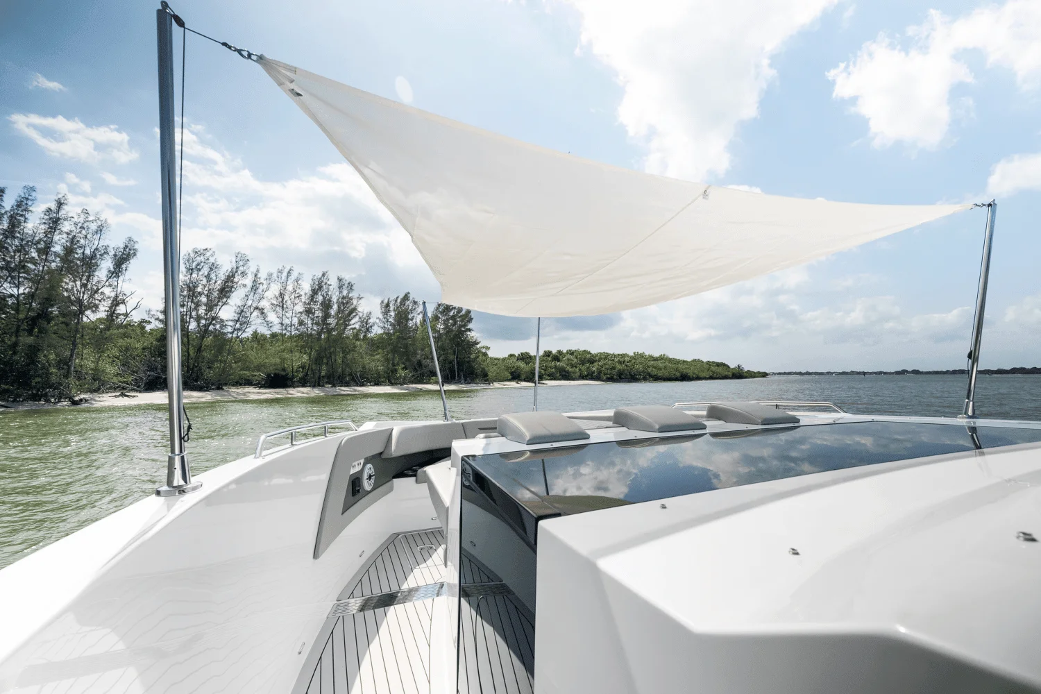 2026 Cruisers Yachts 50 GLS Outboard Image Thumbnail #84