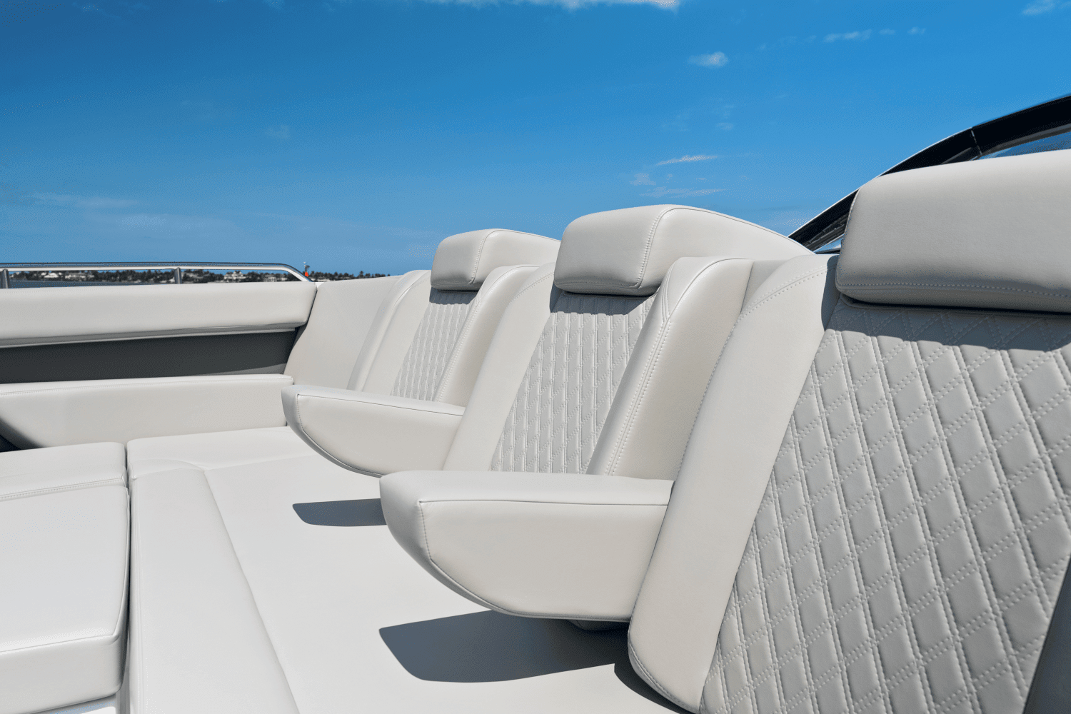 2026 Cruisers Yachts 50 GLS Outboard Image Thumbnail #67