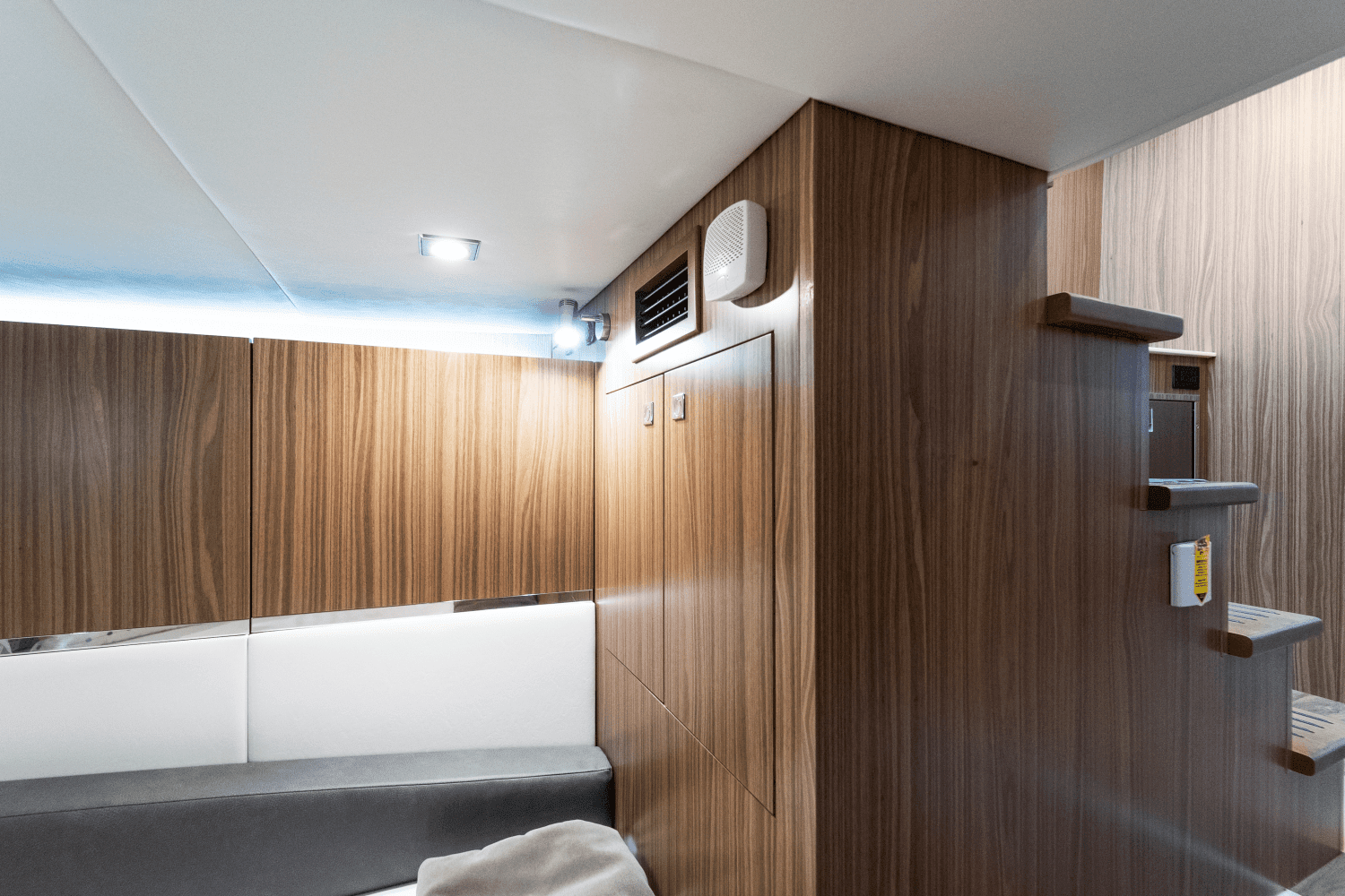 2026 Cruisers Yachts 50 GLS Outboard Image Thumbnail #31