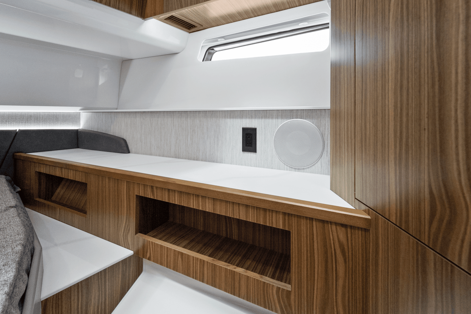 2026 Cruisers Yachts 50 GLS Outboard Image Thumbnail #41