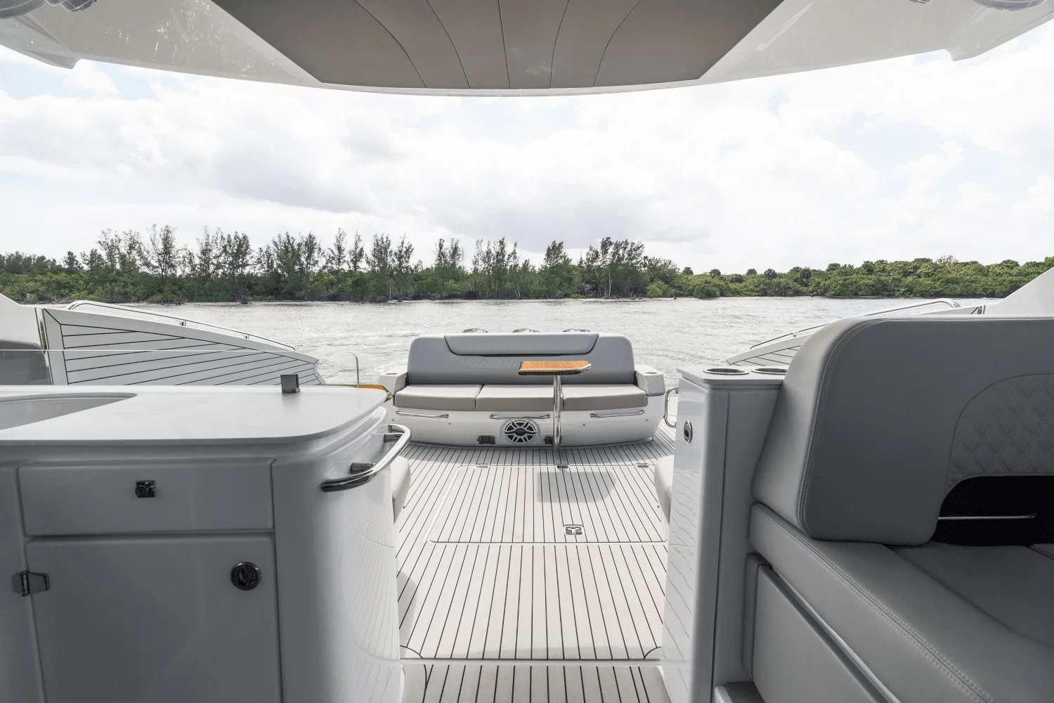 2026 Cruisers Yachts 50 GLS Outboard Image Thumbnail #49