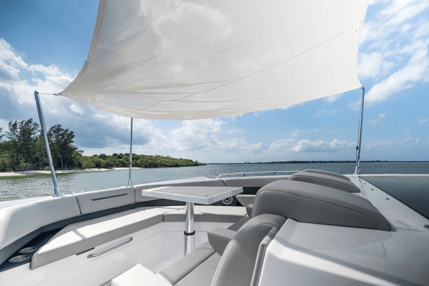 2026 Cruisers Yachts 50 GLS Outboard Image Thumbnail #85