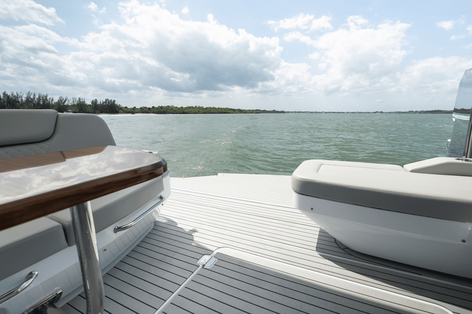 2026 Cruisers Yachts 50 GLS Outboard Image Thumbnail #77