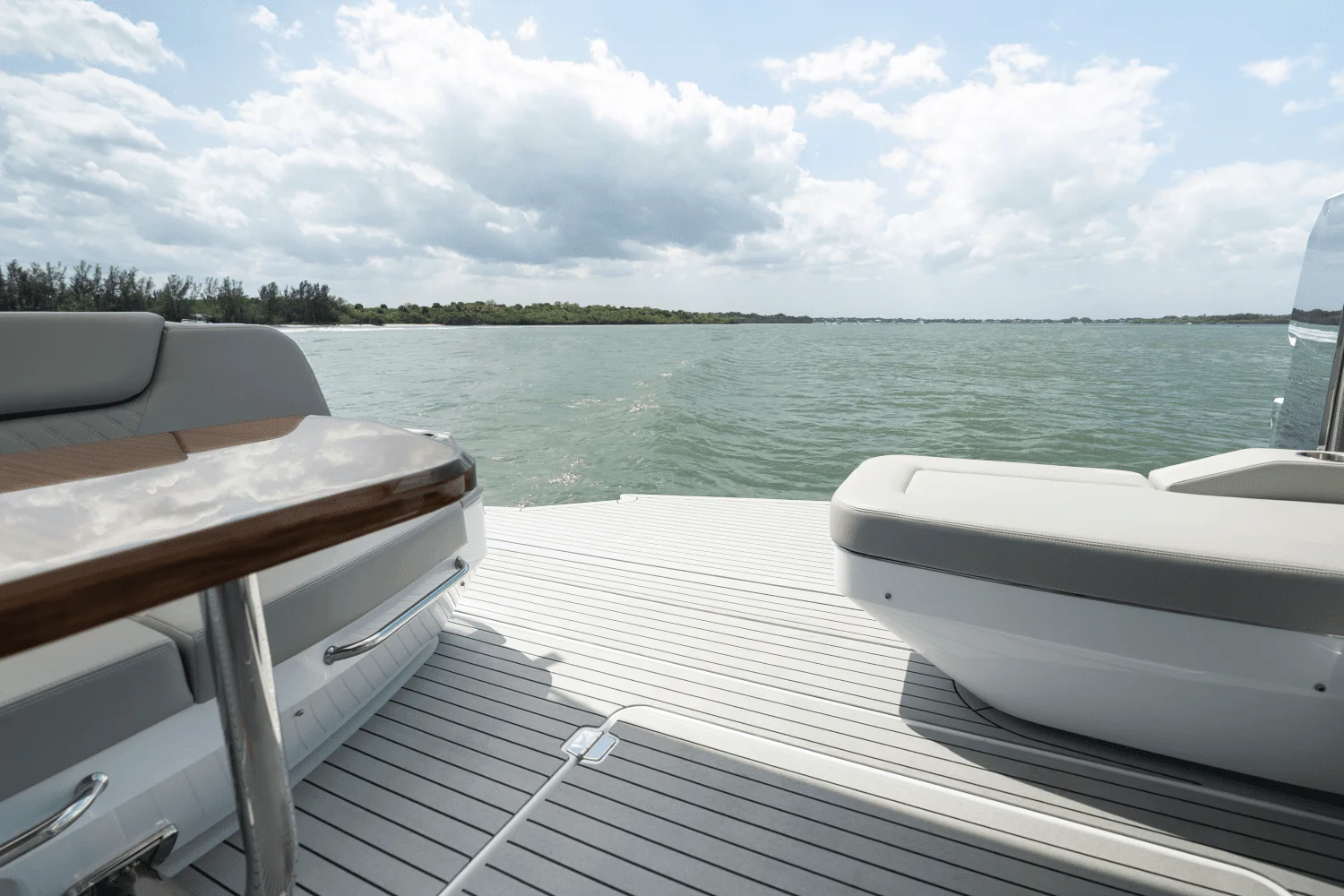 2026 Cruisers Yachts 50 GLS Outboard Image Thumbnail #77