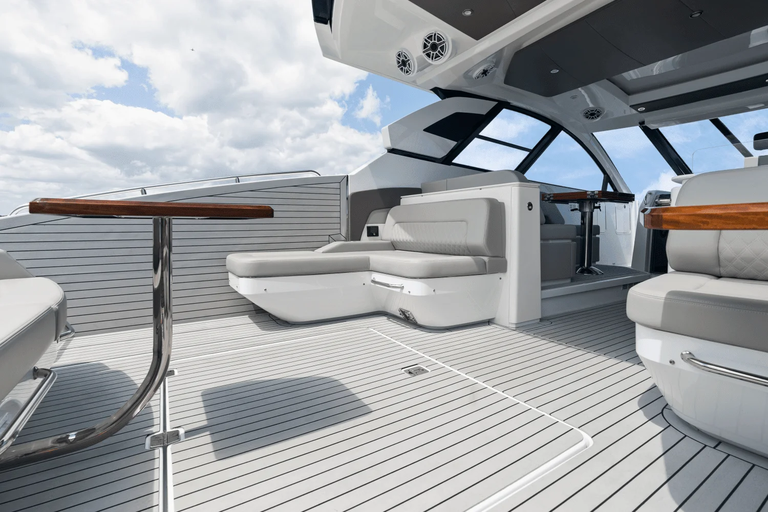 2026 Cruisers Yachts 50 GLS Outboard Image Thumbnail #54