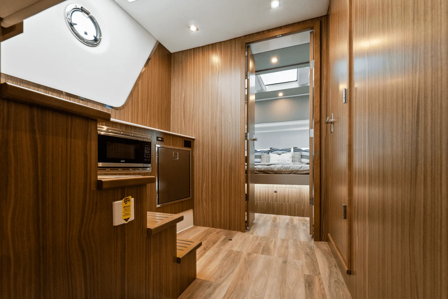 2026 Cruisers Yachts 50 GLS Outboard Image Thumbnail #26