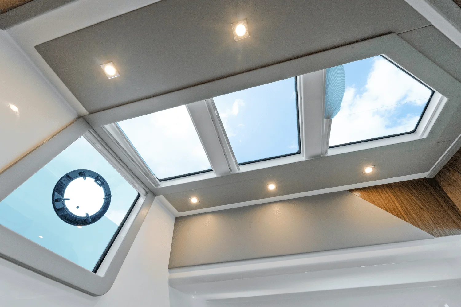 2026 Cruisers Yachts 50 GLS Outboard Image Thumbnail #43