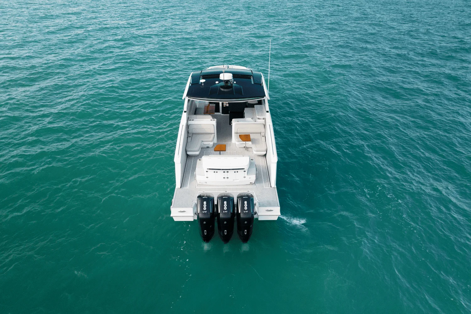 2026 Cruisers Yachts 50 GLS Outboard Image Thumbnail #6