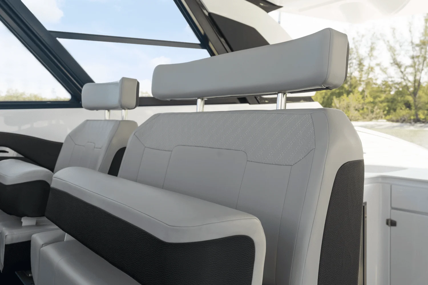 2026 Cruisers Yachts 50 GLS Outboard Image Thumbnail #97