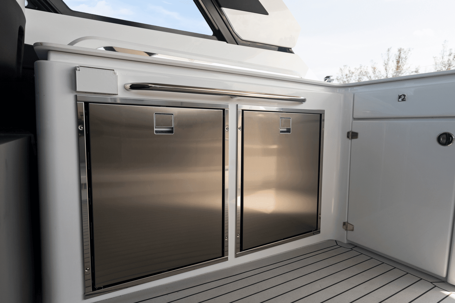 2026 Cruisers Yachts 50 GLS Outboard Image Thumbnail #94