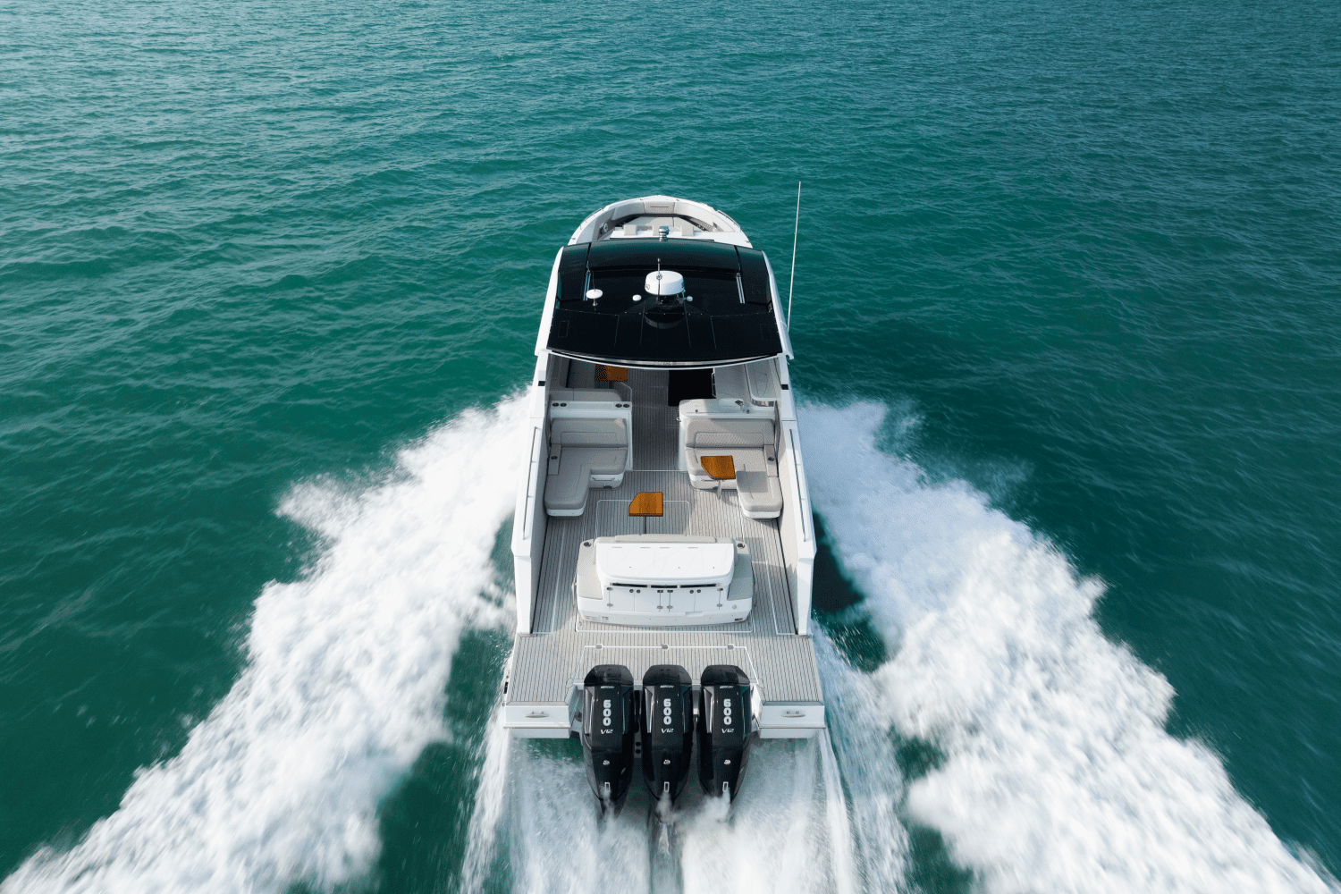 2026 Cruisers Yachts 50 GLS Outboard Image Thumbnail #7